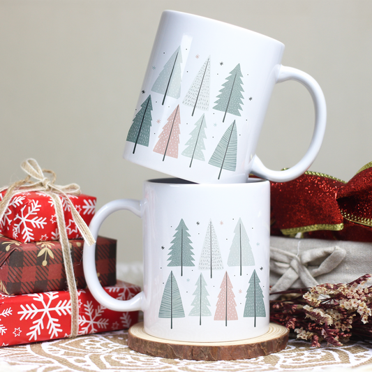 Cană ceramică personalizată „Brazi de Crăciun” – 330 ml, albă