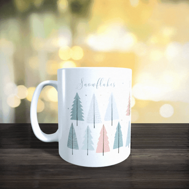 Cană ceramică personalizată „Snowflakes, Christmas Trees, Magic” – 330 ml, albă