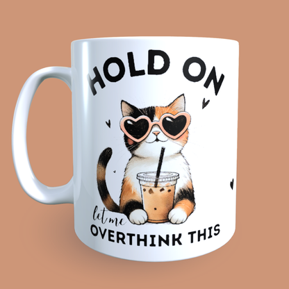 Cană ceramică personalizată „Așteaptă, să mă stresez inutil” – 330 ml, albă