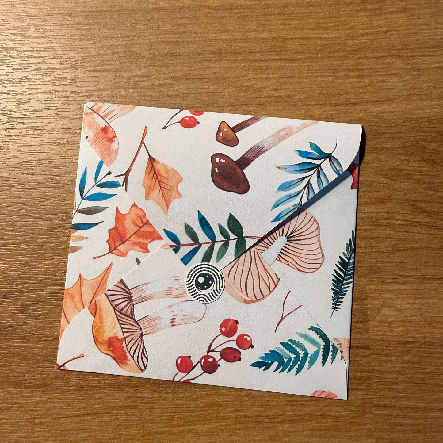 Cană ceramică personalizată „Frunze de toamnă și ciupercuțe” – 330 ml, albă, felicitare cadou!