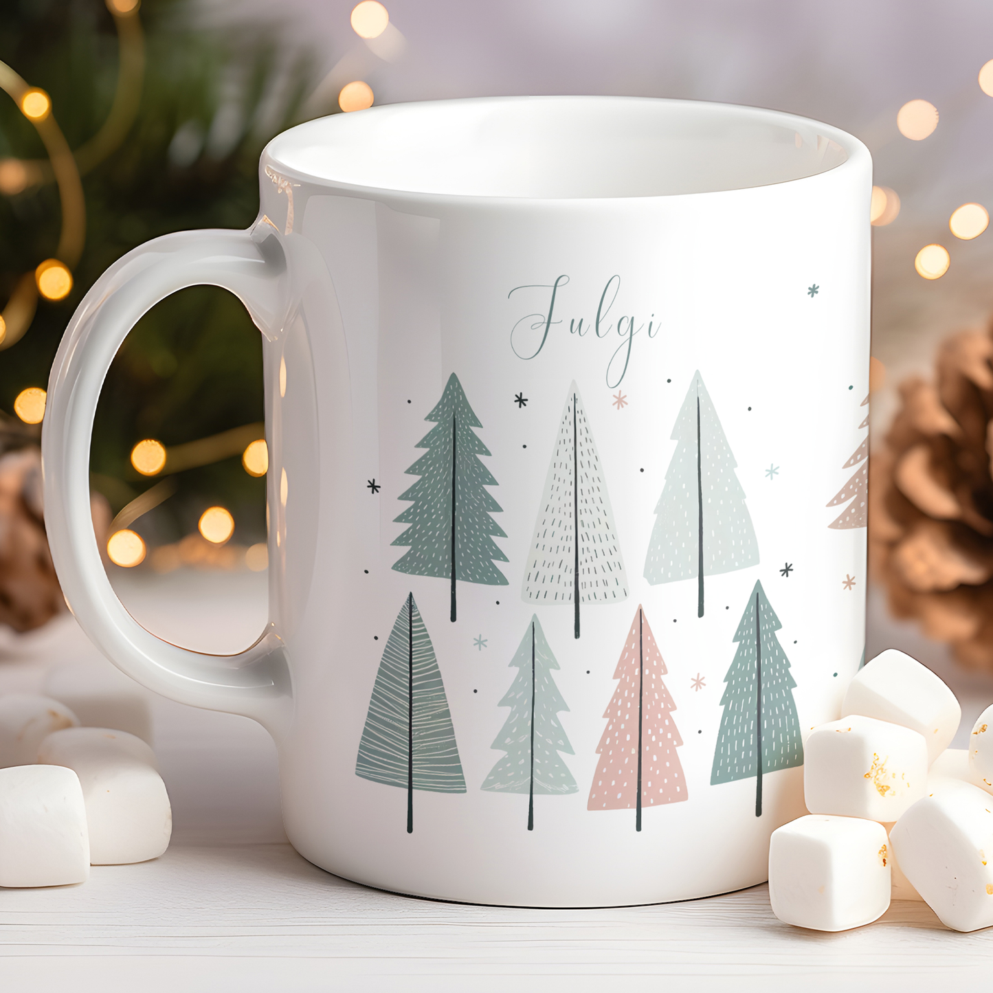 Cană ceramică personalizată „Fulgi, Brazi, Magie” – 330 ml, albă