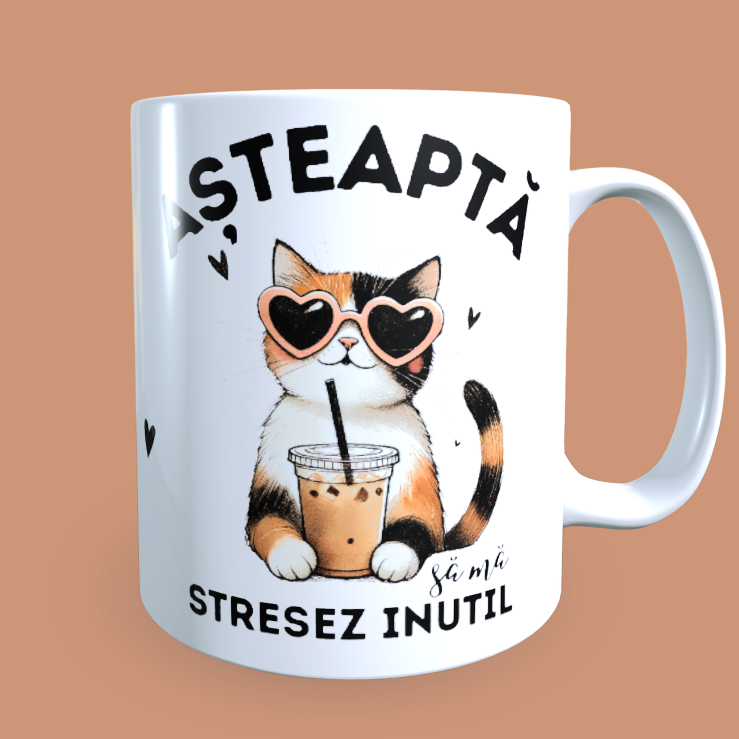 Cană ceramică personalizată „Așteaptă, să mă stresez inutil” – 330 ml, albă