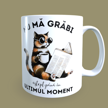 Cană ceramică personalizată „Nu mă grăbi, aștept până în ultimul moment” – 330 ml, albă
