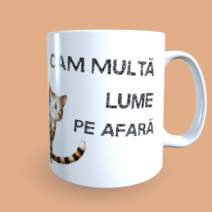 Cană ceramică personalizată „Cam multă lume pe afară” – 330 ml, albă