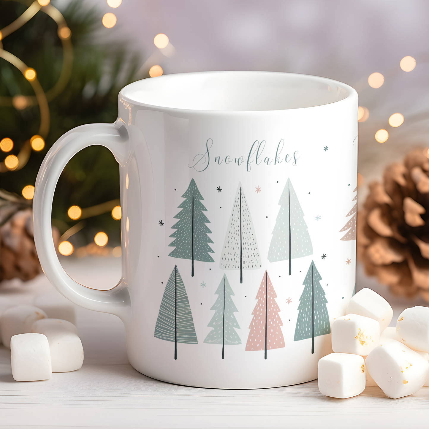 Cană ceramică personalizată „Snowflakes, Christmas Trees, Magic” – 330 ml, albă