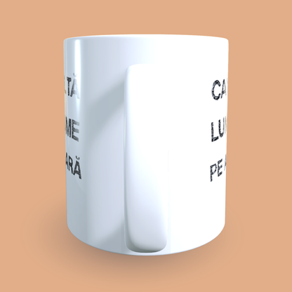 Cană ceramică personalizată „Cam multă lume pe afară” – 330 ml, albă