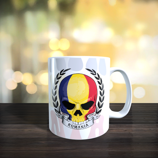 Cană personalizată „România fără frică” – design tricolor cu craniu și lauri, 330 ml, albă