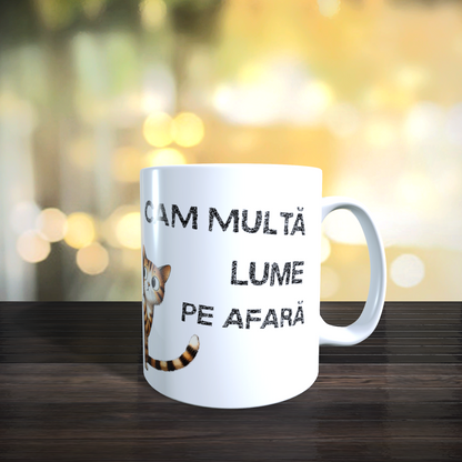 Cană ceramică personalizată „Cam multă lume pe afară” – 330 ml, albă
