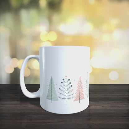 Cană ceramică personalizată „Brazi de Sărbătoare – Stele aurii” – 330 ml, albă