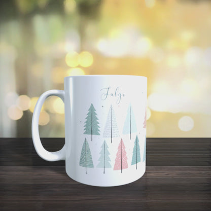 Cană ceramică personalizată „Fulgi, Brazi, Magie” – 330 ml, albă