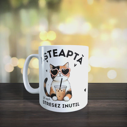 Cană ceramică personalizată „Așteaptă, să mă stresez inutil” – 330 ml, albă
