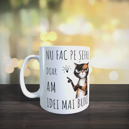 Cană ceramică personalizată „Nu fac pe șefa, doar am idei mai bune” – 330 ml, albă