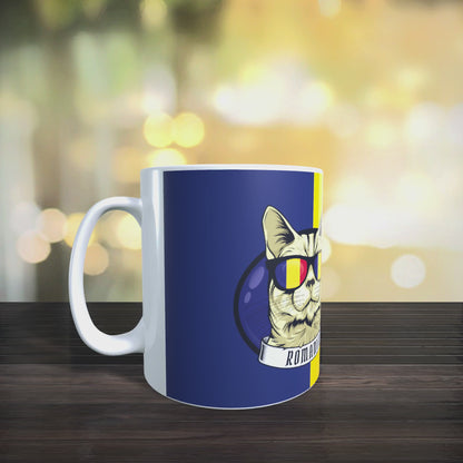 Cană personalizată „Pisica României” – design tricolor urban, 330 ml, albă