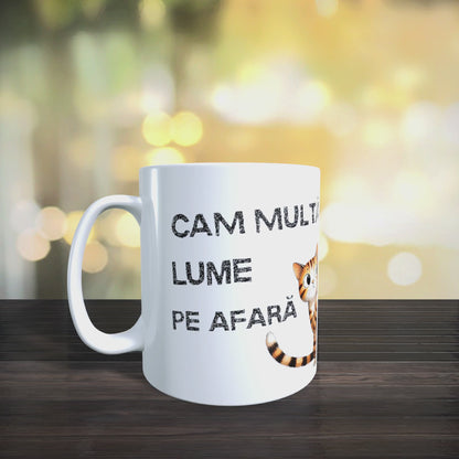 Cană ceramică personalizată „Cam multă lume pe afară” – 330 ml, albă
